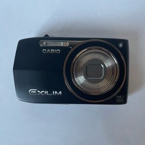 Casio Exilim EX-Z2000 Digital Camera